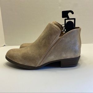 NWT Champagne Sparkle Wide Width Zipper Booties